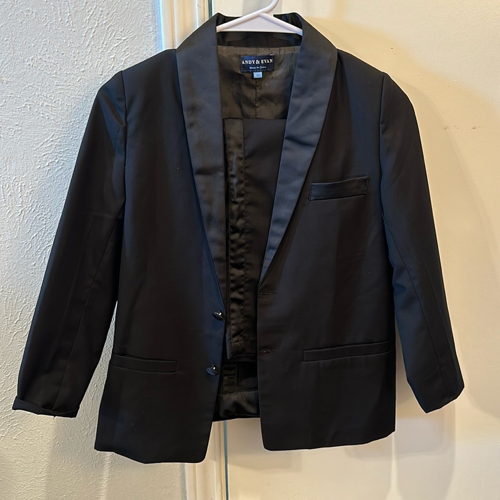 Like NEW Andy & Evan boys size 7 black tuxedo suit, never been worn